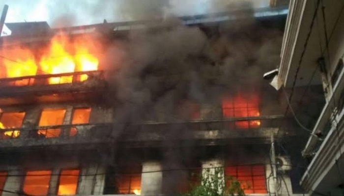 images 8 दिल्ली में दर्दनाक हादसा, तीन मंजिला इमारत में आग लगने से एक ही परिवार के 9 लोगों की मौत