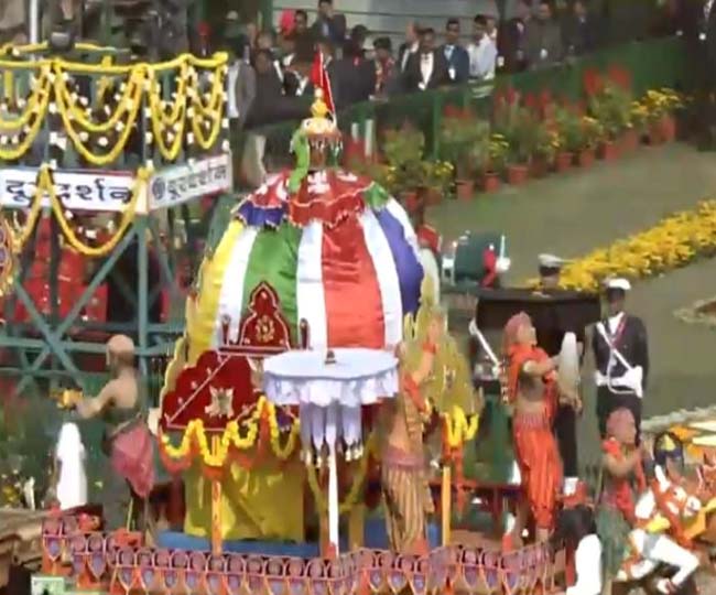 Odisha 1 71वां गणतंत्र दिवस के समारोह में राजपथ पर परेड में नजर आई देश भर की ये खूबसूरत झांकियां, आप भी देंखे तस्वीरें