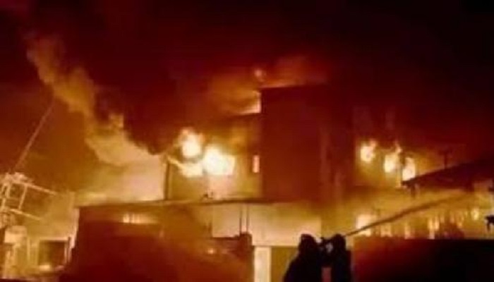 दिल्ली दिल्ली के पीरागढ़ी इलाके में स्थित फैक्टरी में लगी भीषण आग, फिर ढह गई इमारत, दमकल समेत कई लोग दबे
