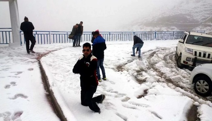 देहरादून 1 तीन-चार दिन की बर्फ़बारी की वजह से उत्तराखंड की वादियां बदली जन्नत में