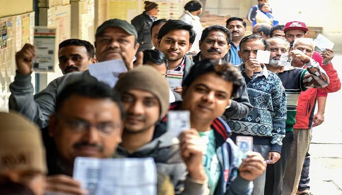 दिल्ली चुनाव 2 दिल्ली की सभी 70 सीटों पर मतदान जारी, दिल्ली में शाम 6 बजे तक 13,750 केंद्रों पर होगी वोटिंग, 4 बजे तक 45% मतदान