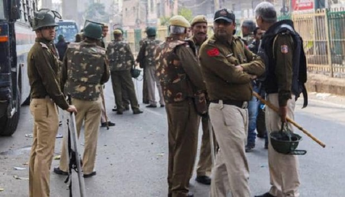 दिल्ली में पुलिस तैनात दिल्ली हिंसा में मरने वालों की संख्या बढ़कर हुई 20,उपद्रवियों को देखते ही गोली मारने का आदेश जारी