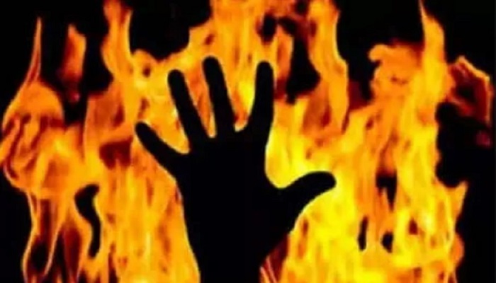 यूपी हरदोई में प्रेमी के घर जाकर युवती ने लगाई आग, हुई मौत