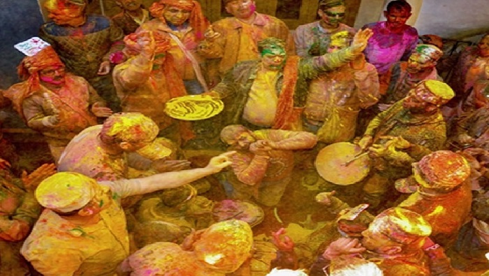 holi 3 देश के अलग-अलग राज्यों में हर्ष और उल्लास के साथ मनाया जा रहा होली का त्योहार, लोगों ने एक दूसरे को रंगों में रंगा