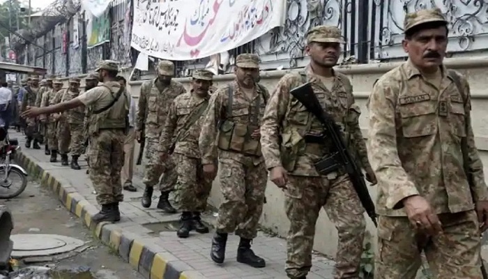पाक सेना कोरोना वायरस के कारण पाकिस्तान की बढ़ी मुसीबत, जवानों ने ड्यूटी पर जाने से किया इंकार