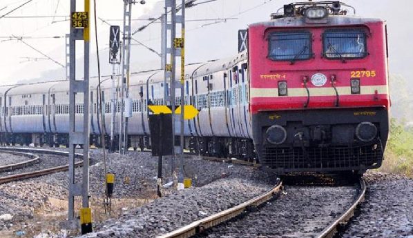 indian railway 1 Indian Railway: घने कोहरे के कारण ये 9 ट्रेनें चल रही लेट, देखें पूरी लिस्ट