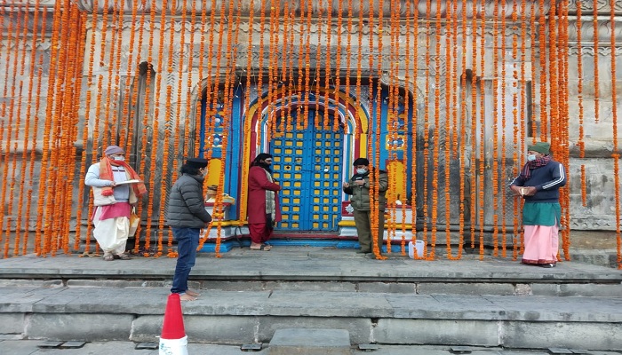kedarnath आज सुबह 6 बजकर 10 मिनट पर मेष लग्न में पूरे विधि-विधान के साथ खुले गए केदारनाथ के कपाट