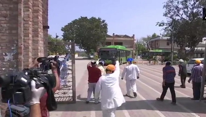 गुरूद्वारा दिल्ली के मजनू का टीला गुरुद्वारे से निकाले गए 200 लोगों को निकाला गया