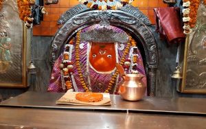 hanuman 5 Hanuman Janmotsav 2022 : हनुमान जन्मोत्सव पर मंदिर में उमड़ा भक्तों का हुजूम, लिया आशीर्वाद