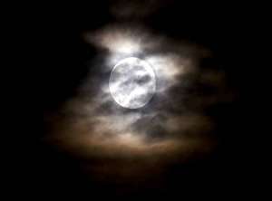 moon 2 1 आज है आषाढ़ पूर्णिमा का व्रत, यहां जानिए चंद्रोदय का समय, पूजा की विधि और शुभ मुहूर्त