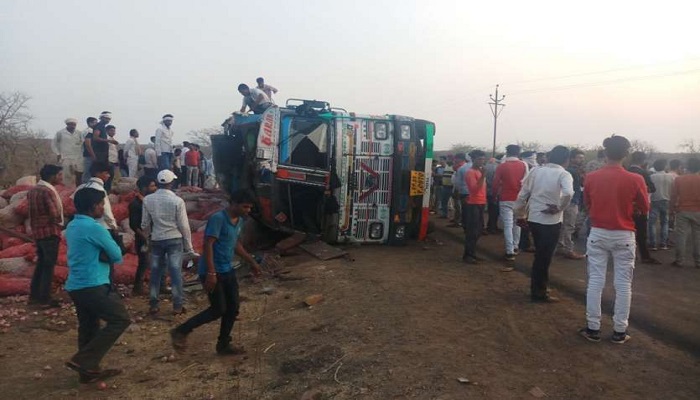 mp 2 मध्यप्रदेश में ट्रक पलटने से 5 मज़दूरों की मौत, 20 घायल