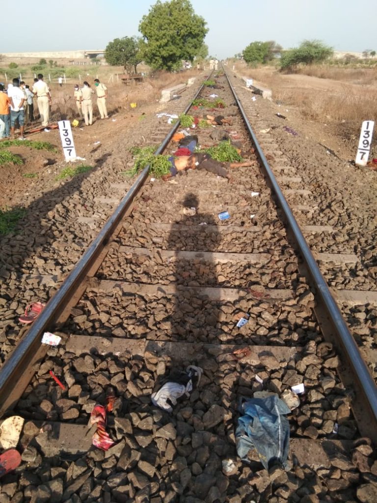 mp पैदल चलते-चलते थक गए तो रेलवे ट्रैक पर सो गए मजदूर, मालगाड़ी ने रौंदा, 16 की मौत