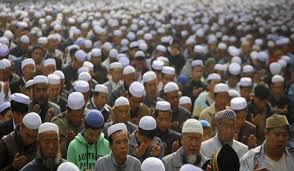 muslim 2 नमाज को लेकर दुनियाभर में छिड़ी बहस, अमेरिकी इतिहास में पहली बार मुस्लिमों ने टाइम्‍स स्‍क्‍वायर पर पढ़ी नमाज