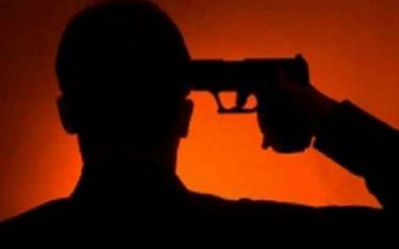 आत्महत्या जम्‍मू-कश्‍मीर के श्रीनगर में सीआरपीएफ के एएसआई ने मंगलवार सुबह खुद को गोली मार कर की आत्महत्या