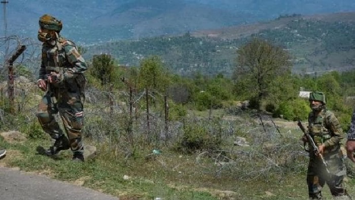 जम्मू कश्मीर 1 जम्मू-कश्मीर के उरी सेक्टर में पाकिस्तान की ओर से की गई गोलीबारी की चपेट में आकर 2 सैनिक शहीद