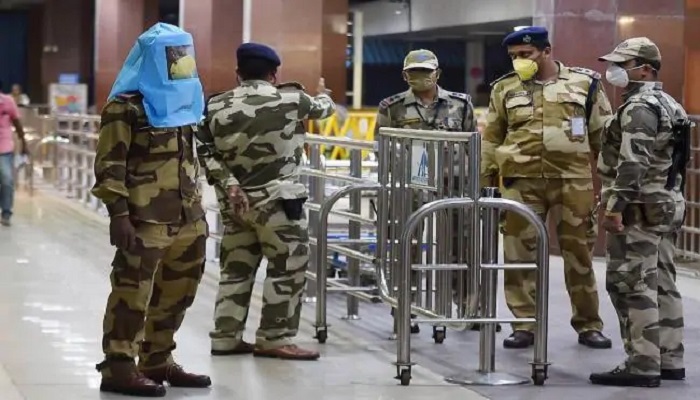 दिल्ली एयरपोर्ट दिल्ली एयरपोर्ट पर पिछले 24 घंटे में सीआईएसएफ के 18 जवान कोरोना संक्रमित पाए गए