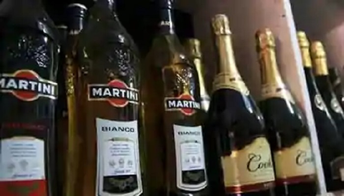 पंजाब पंजाब सरकार ने दी शराब की होम डिलीवरी की अनुमति, इससे शराब की दुकानों पर नहीं उमड़ेगी भीड़