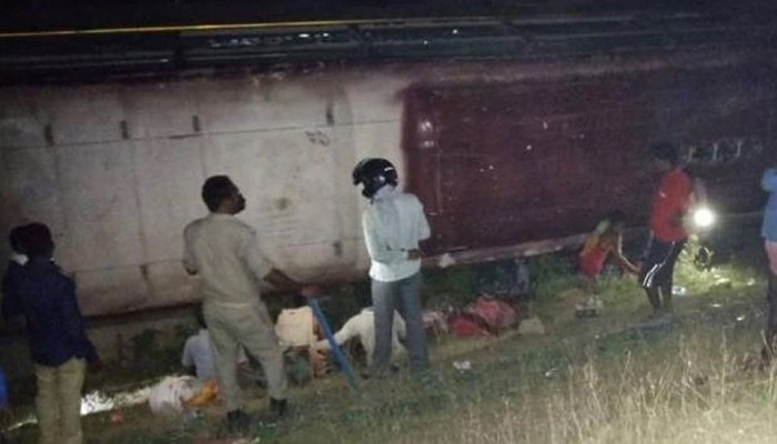 प्रयागराज प्रयागराज के नवाबगंज थाना अंतर्गत शहाबपुर गांव के सामने अनियंत्रित होकर बस पलटी, 35 मजदूर घायल