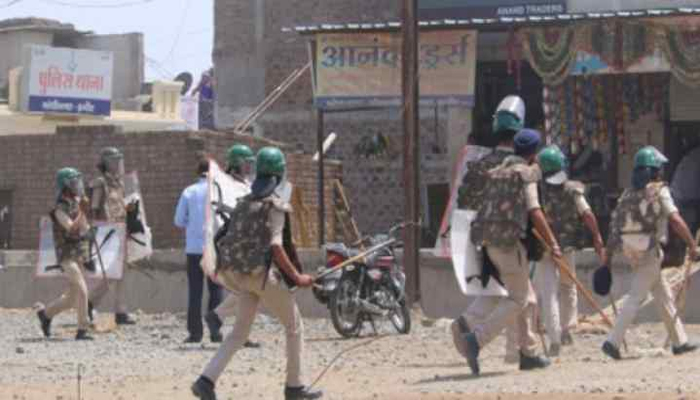 सूरत सूरत में प्रवासी मजदूरों ने बरसाए पुलिस पर पत्थर, घर जाना चाहते मजबूर