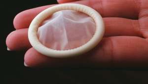 condom 1 करोना के चलते दुनियाभर में छाई कोन्डोम की कमी, वासना शांत करने के लिए लोग कर रहे ये काम..