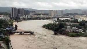 flood 2 कोरोना के कहर के बाद बाढ़ में डूबा चीन, तबाही देखकर आपके होश उड़ जाएंगे..