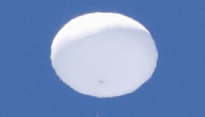 ufo 1 जापान में घंटो आसमान पर लटका रहा यूएफओ, कोरोना के बीच लोगों में बढ़ी बैचेनी..