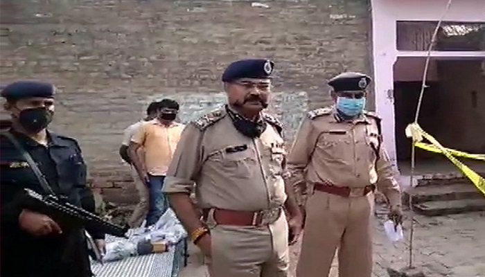 kanpur 4 कानपुर पुलिस ने विकास दुबे के 13 रिश्तेदारों को दबोचा, बरामद हुए चौंकाने वाले सामान
