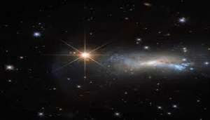 satr 2 आसमान में दिखा खूबसूरत नजारा मरने से पहले एक दूसरे के चक्कर काट रहे दो सितारे..