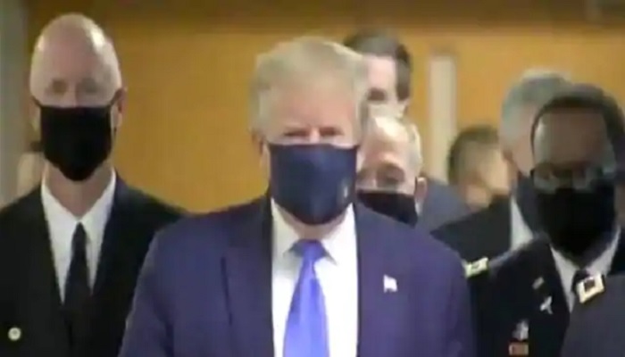 trump महामारी शुरू होने के बाद पहली बार डोनाल्ड ट्रम्प मुंह पर मास्क लगाए नजर आए