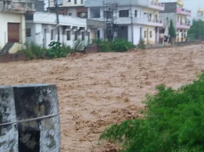 greater kailash flood बारिश के तांडव से चार लोगों की मौत