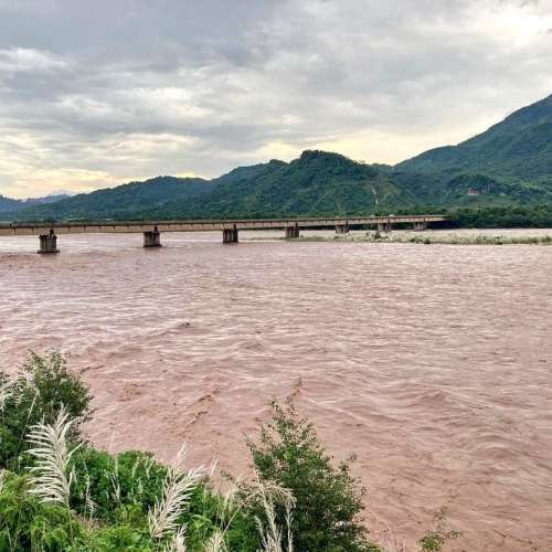 river chenab जम्मू कश्मीर में बाढ़ में फंसे 20 लोगों को बचाया.....