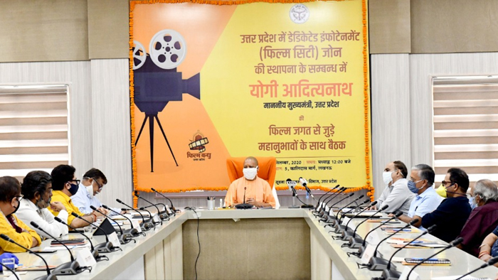 film city noida Film City Noida पर सीएम योगी दिखें कांफिडेंट, फिल्मी कलाकारों संग की बैठक