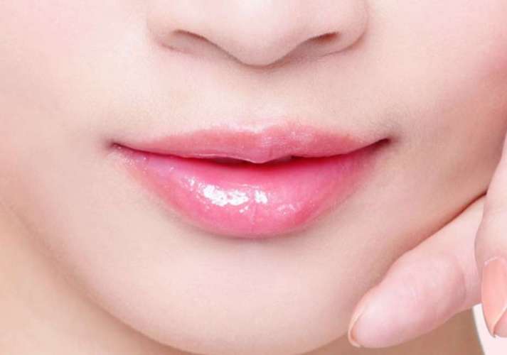 tips fro pink lips naturally सर्दियों में आप भी हैं अगर रूखे-सूखे होठें से परेशान तो फॉले करें ये टिप्स, नेचुरली पिंक हो जाएंगें लिप्स