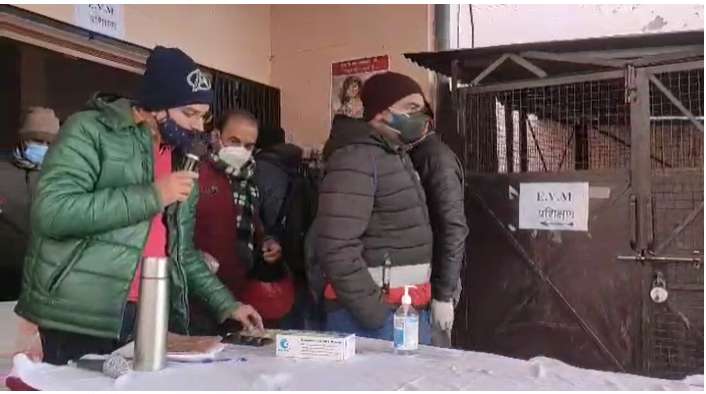 Screenshot 2022 01 17 152904 अल्मोड़ा: विधानसभा चुनाव के मद्देनजर मतदान अधिकारियों को किया जा रहा है प्रशिक्षित