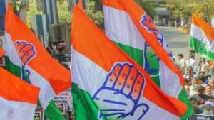 congress flags pti 1642875829 1 राहुल गांधी के करीबी को मिलेगी हिमाचल में कांग्रेस CM की कुर्सी !, भारत जोड़ो यात्रा में बेटे संग शामिल हुई प्रतिभा सिंह