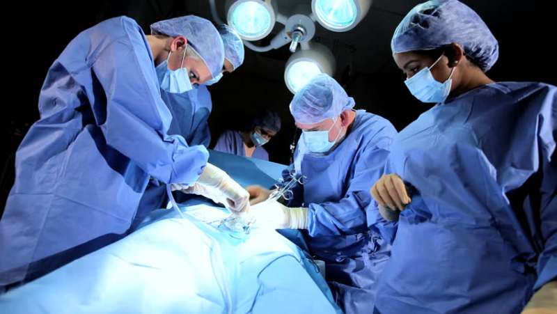 4 Gujarat News: गुजरात में डॉक्टरों को मिली बड़ी सफलता, महिला के पेट से निकाला 47 किलो वजनी ट्यूमर, दिया नया जीवन