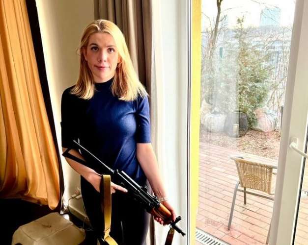Kira Rudik जब यूक्रेन की महिला सांसद ने देश की सुरक्षा के लिए उठाया हथियार