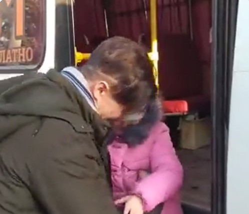 Screenshot 2022 02 25 122335 यूक्रेन में बाप-बेटी की बेबसी को देख दुनिया रोए, कब पिघलेगा रूस का दिल?