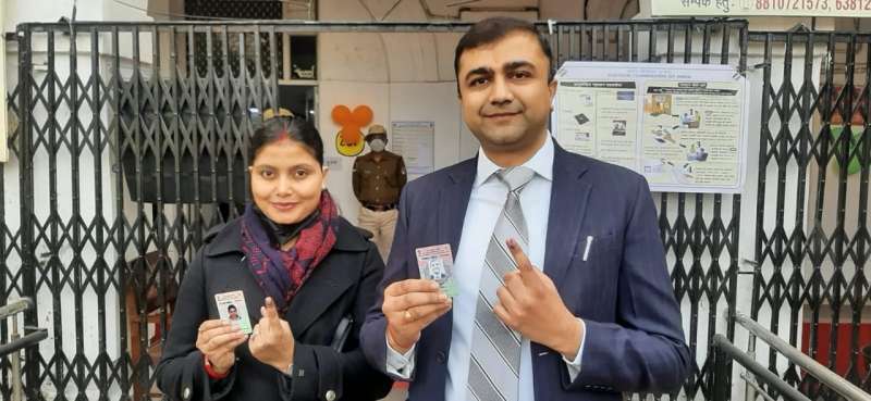WhatsApp Image 2022 02 23 at 9.38.32 AM LIVE Uttar Pradesh Voting: डिप्टी सीएम दिनेश शर्मा ने किया मतदान, तस्वीरों में देखिए VIP लोगों ने कहां डाला वोट