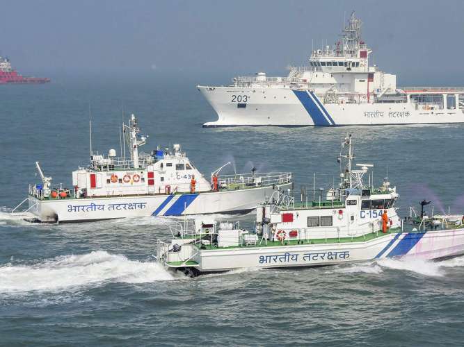 coast guard to add 50 vessels to its fleet in four years Indian Coast Guard Recruitment 2022: इंडियन कोस्ट गार्ड ने सिविलियन पदों पर निकली भर्ती, ऐसे करें आवेदन