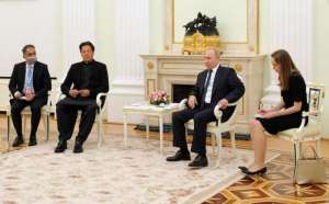 hh कितनी अहम रही इमरान खान और रूसी राष्ट्रपति व्लादिमीर पुतिन की मुलाकात, अमेरिका में मची खलबली, PM इमरान हुए ट्रोल