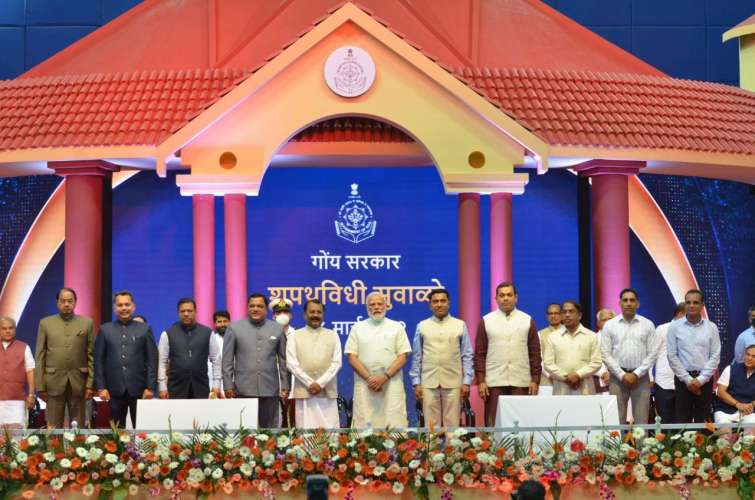 FO64dvHaQAA83oq Goa CM Oath Ceremony: प्रमोद सावंत ने 8 मंत्रियों के साथ दुबारा संभाली गोवा की कमान
