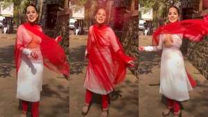 Holi 2022 Urfi Javed in front open backless suit on Holi फिर दिखा उर्फी जावेद का अतरंगी फैशन, लोगों ने कहा त्यौहार के दिन ऐसे कपड़े न पहनती तो ठीक था