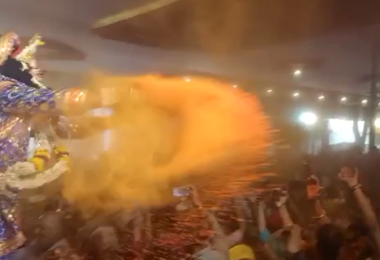 Screenshot 2022 03 06 11.06.09 PM Mathura: रमणरेती आश्रम में मनाई होली, रंगों में सराबोर हुए साधु संत