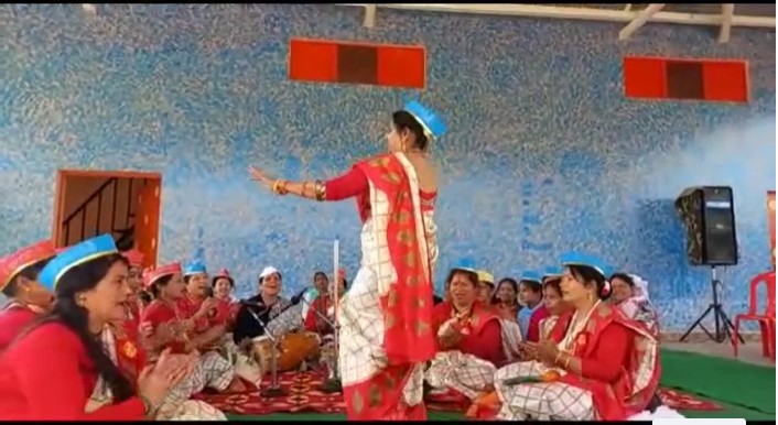 Screenshot 2022 03 09 135740 अल्मोड़ा में होली की धूम, नंदादेवी मंदिर में महिलाओं ने होली बैठक का किया आयोजन
