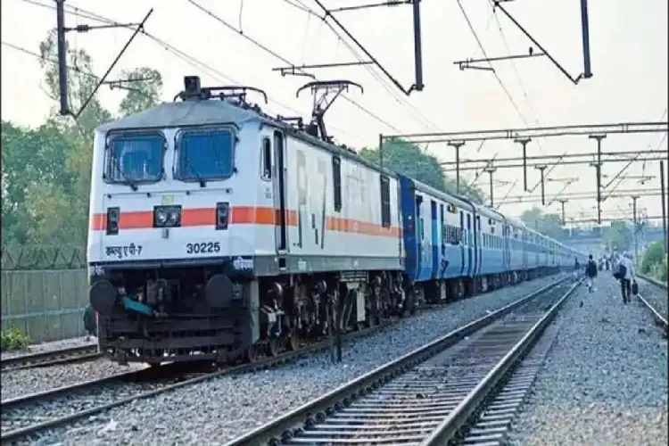 indian railways special trains Train Timings Change: गोरखपुर से गुजरने वाली 34 ट्रेनों की एक अक्तूबर से बदल जाएगी टाइमिंग, 10 पैसेंजर ट्रेनों के टर्मिनल में बदलाव