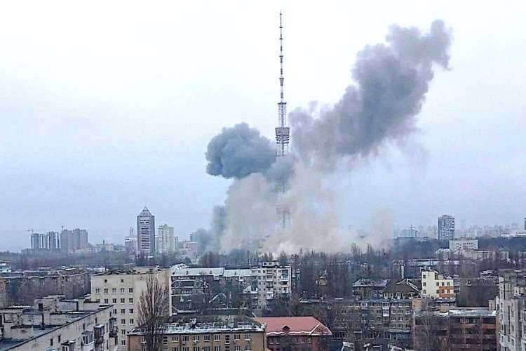kyiv Russia-Ukraine War: कीव के एक टीवी टावर पर रूसी सेना ने किया हमला, 5 लोगों की मौत