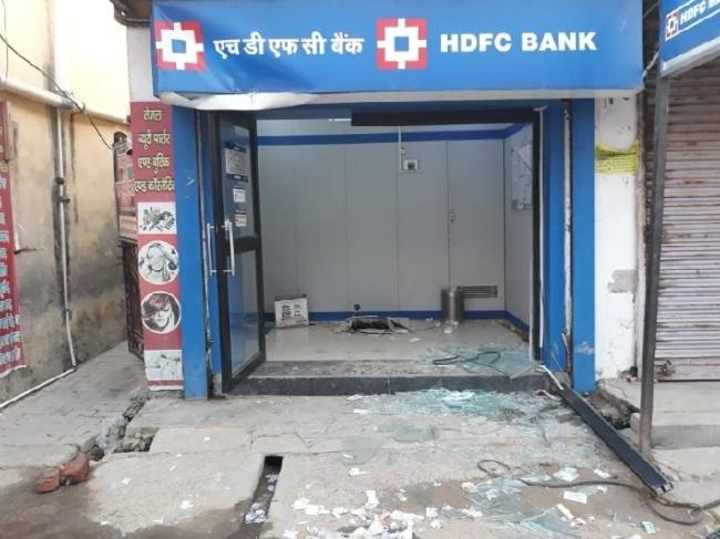 09 11 2018 08bwn24 18618963 312 Haryana : भिवानी में HDFC बैंक का एटीएम उखाड़ ले गए चोर, 6 किलोमीटर दूर खेतों में फेंका
