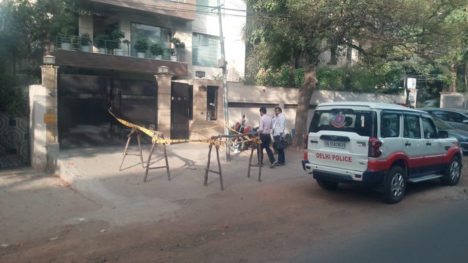 Chittaranjan Park दिल्ली पुलिस क्राइम ब्रांच और बदमाशों के बीच मुठभेड़, पकड़ा गया वांछित अपराधी, 4 फरार