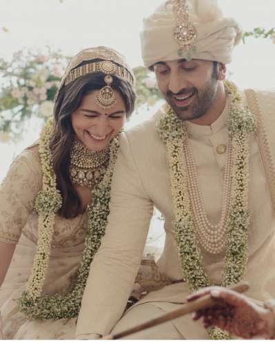 Ranbir Alia Wedding: एक दूजे के हुए आलिया और रणवीर, मुंबई के घर में लिए सात फेरे